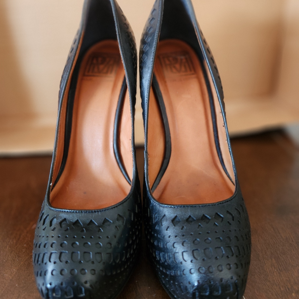 Vero Cuoio Black Textured Heels